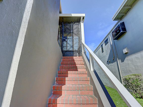 4th image of 383 Imperial Dr