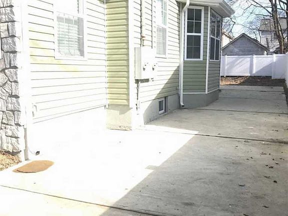 2nd image of 19 Hudson Pl #1