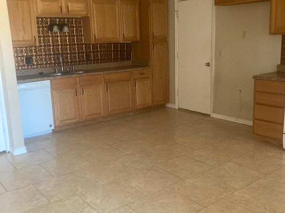 4th image of 805 Sweetgum St