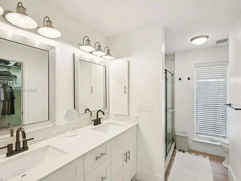 444 N Barfield Dr — Photo 16