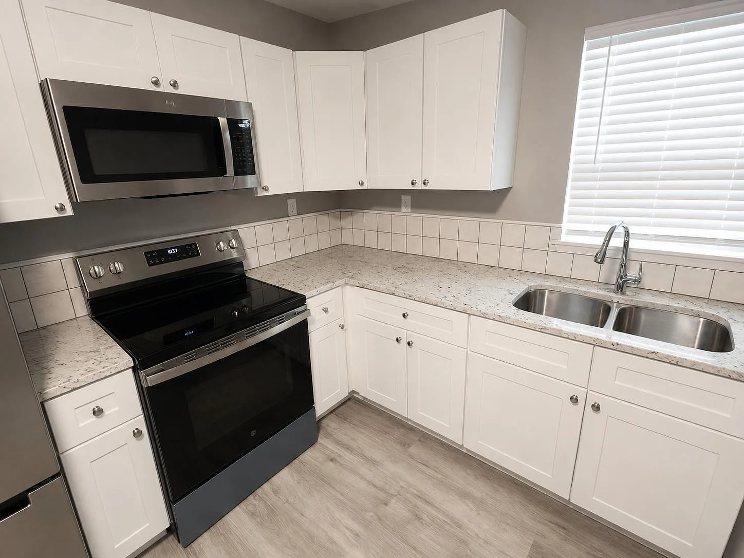 4 bed, 6.0 bath, 1092 sqft, $979 — Photo 3