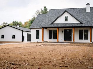 2 E Coon Lake Rd, Howell, MI 48843