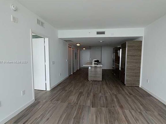 2nd image of 460 NE 28th St APT 2805