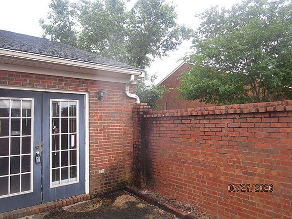 5th image of 2037 Stuart Ave