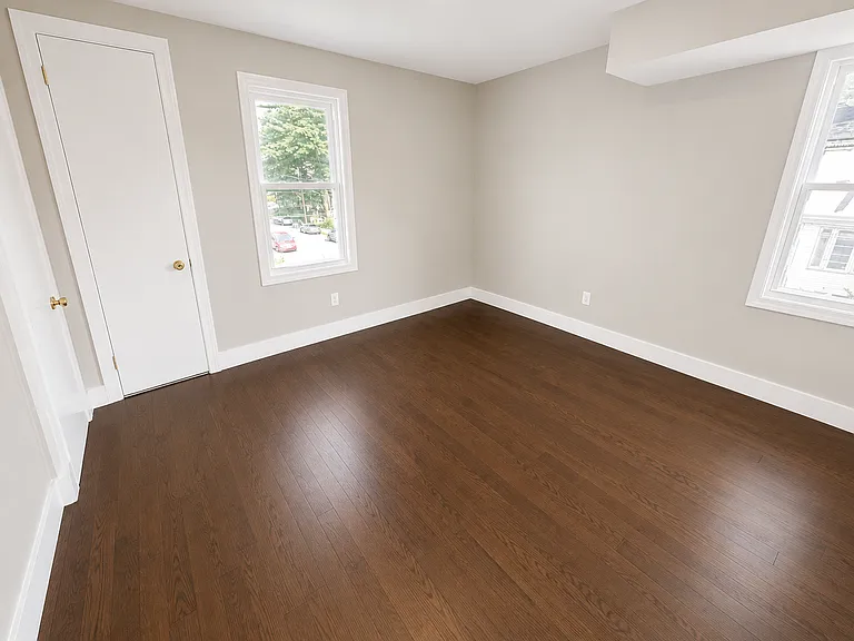61 Leslie St #2 — Photo 5