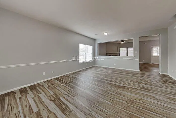 3 bed, 2.5 bath, 2600 sqft, $2,500 — Photo 3
