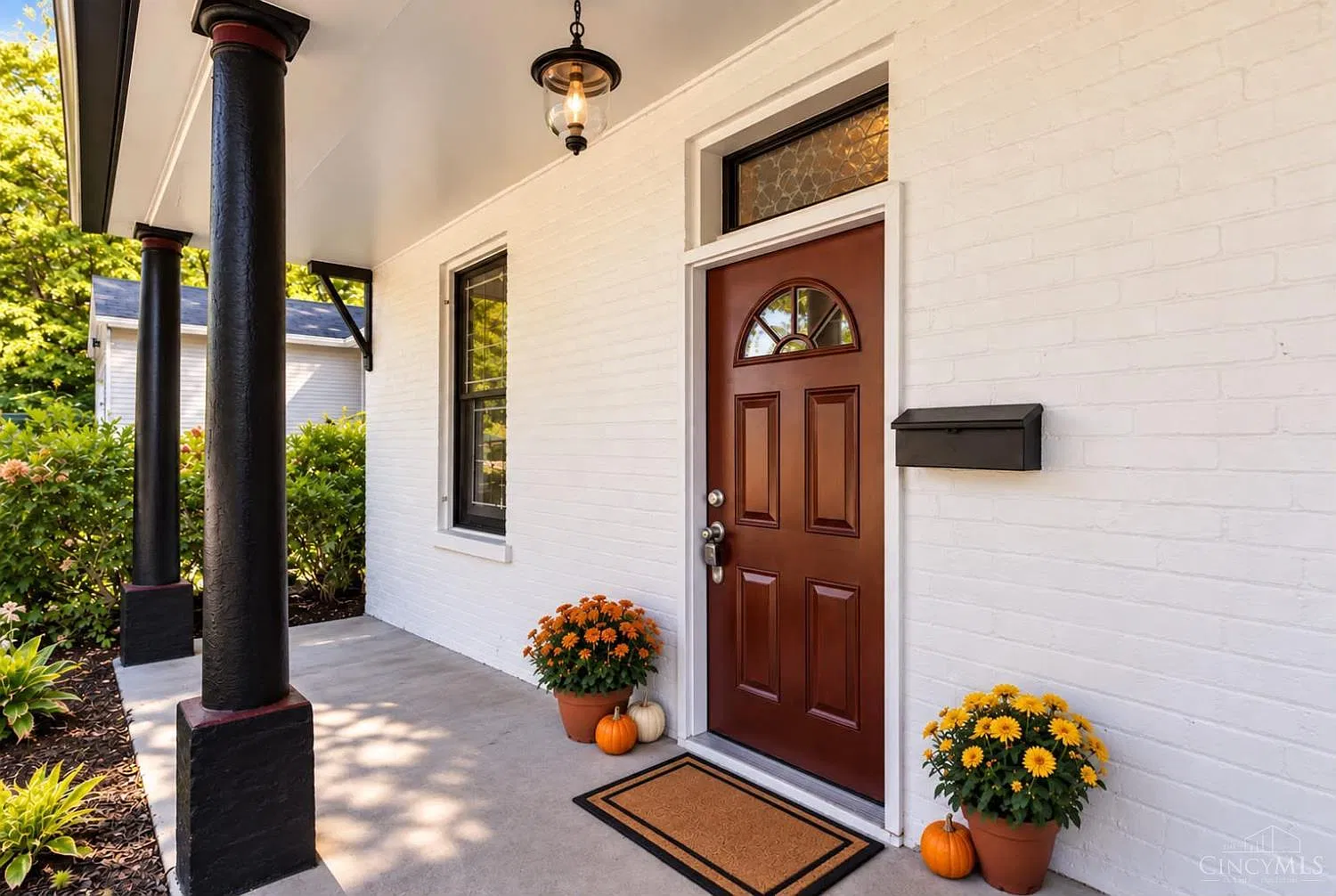 3 bed, 1.5 bath, 1579 sqft, $2,295 — Photo 2