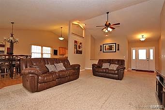 4th image of 511 Log Cabin Farmington Ml