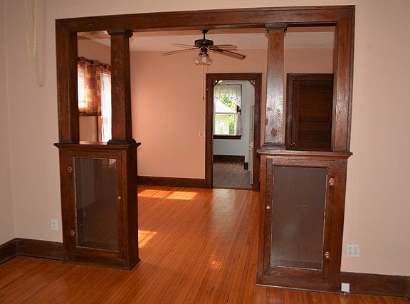 4th image of 321 Washington St