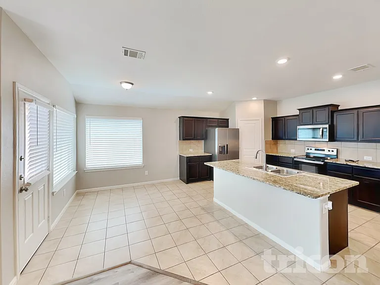 324 Foxhunter St — Photo 3