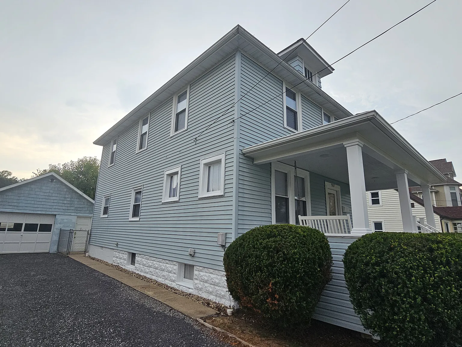 4 bed, 2.5 bath, 1821 sqft, $2,500 — Photo 2
