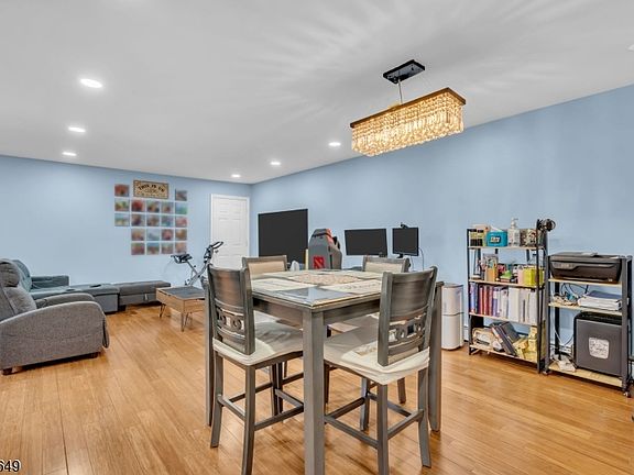 5th image of 527 Andria Ave #223