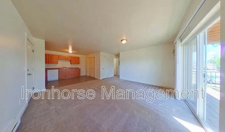 807 W Villard St #20 — Photo 4