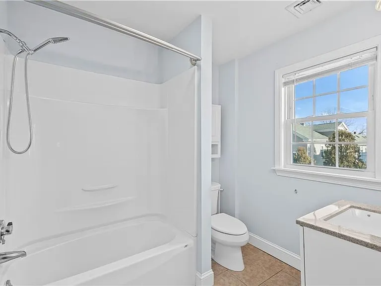 37 Tyndall Ave — Photo 14
