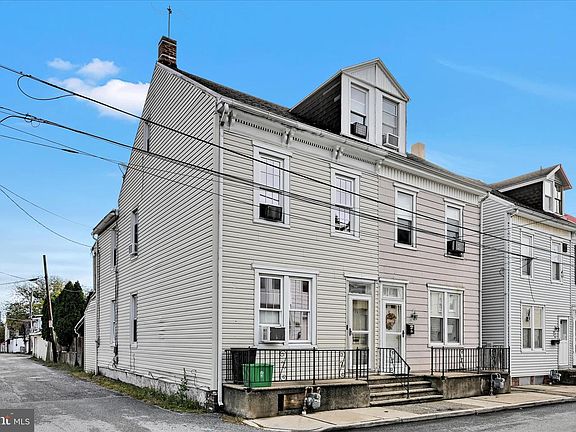 4th image of 131 N Cedar St