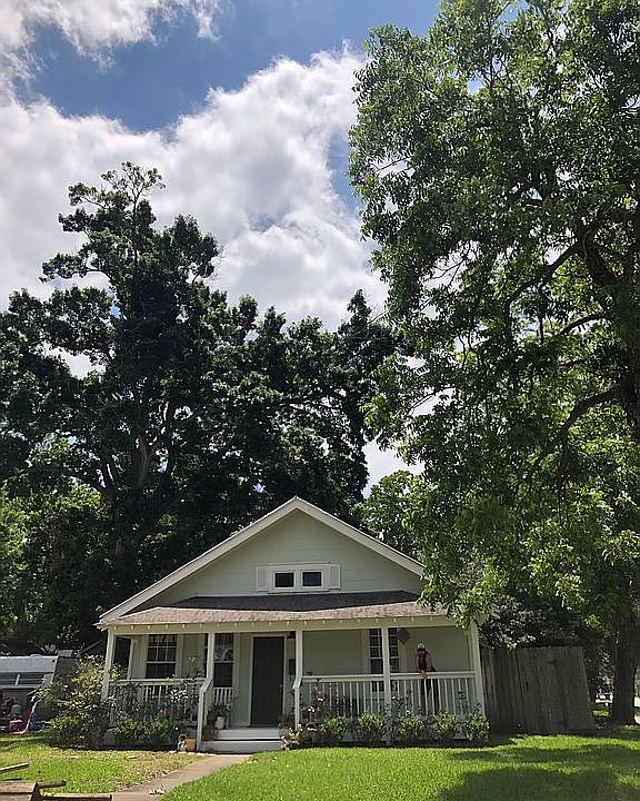 2nd image of 102 Lakeview Dr