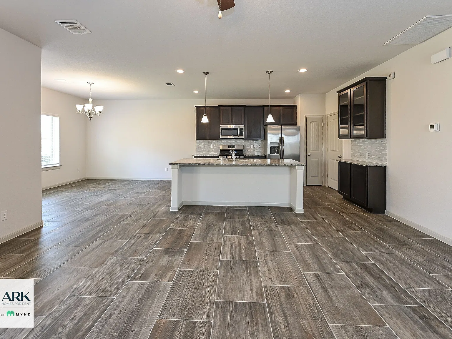 4 bed, 3.5 bath, 1900 sqft, $2,405 — Photo 4