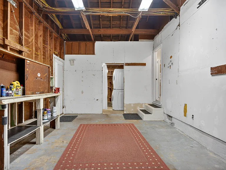 8516 Halprin Dr — Photo 18