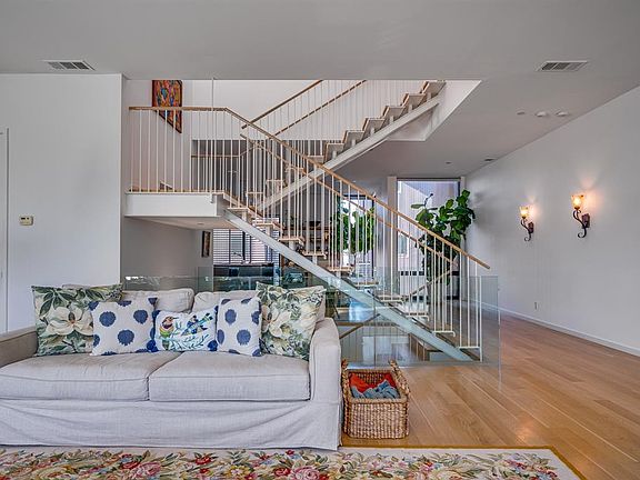 3rd image of 4143 Buena Vista St Unit B