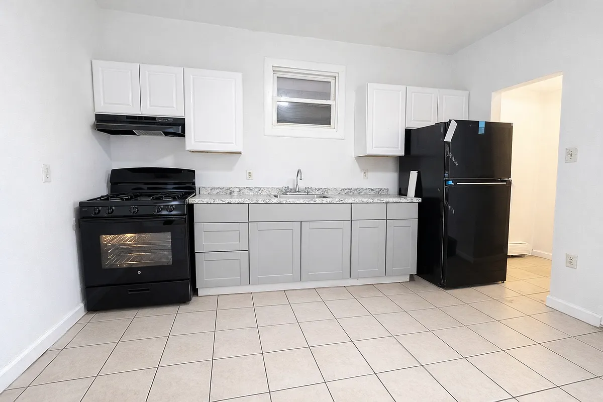 Building Photo - 462 S 14th St #1