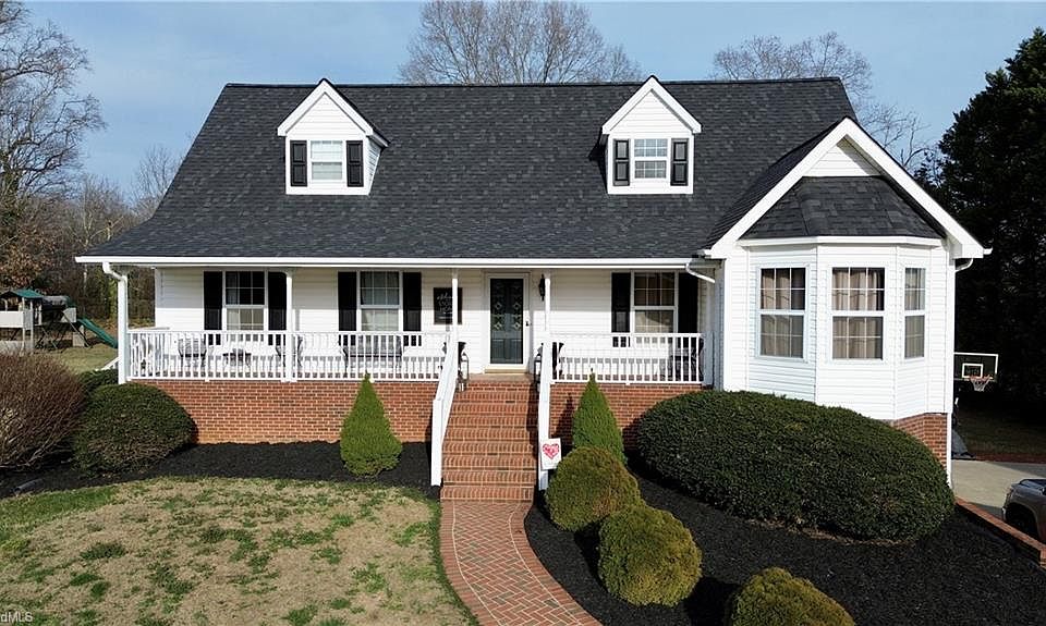 1st image of 4003 Daisy Dr