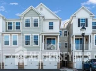 731 Station Rd, Dunellen, NJ 08812