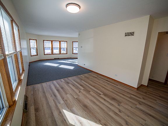 3rd image of 2336 W 122nd St