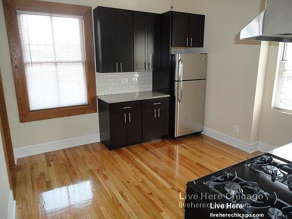 2nd image of 847 W Wellington Ave APT 3F