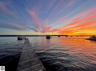 7212 S Dunns Farm Rd, Maple City, MI 49664