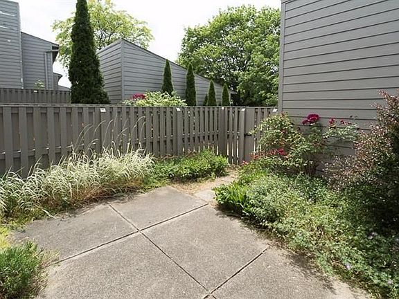 5th image of 780 Watersedge Dr