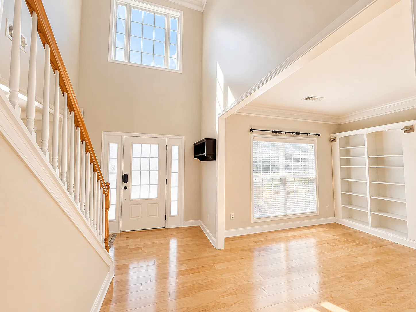 5 bed, 3.5 bath, 3500 sqft, $3,600 — Photo 3