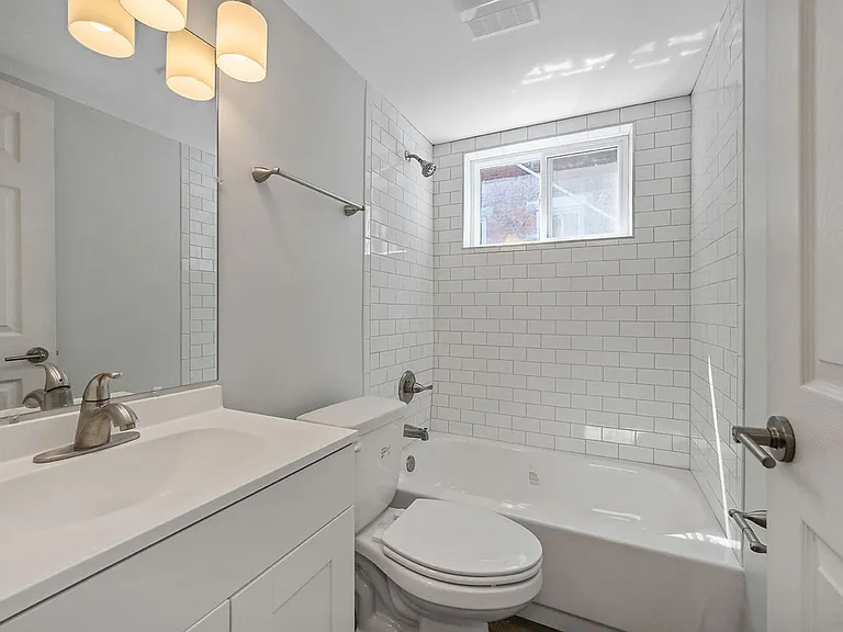 2557 Hackberry St #6 — Photo 10
