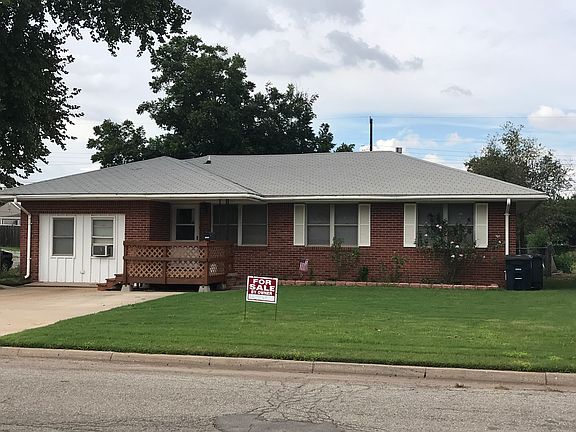 2nd image of 1902 E Cedar Ave