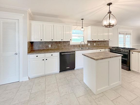 3rd image of 460 Venzule Dr