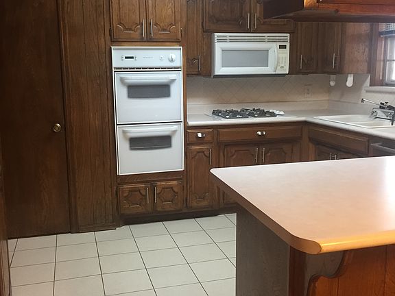 5th image of 906 N Howard Ave