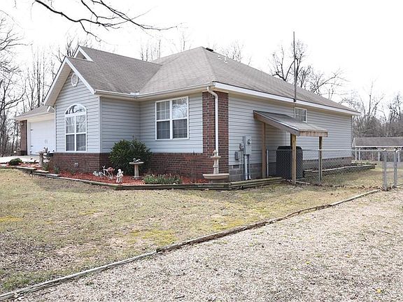2nd image of 5 Glencoe Ln