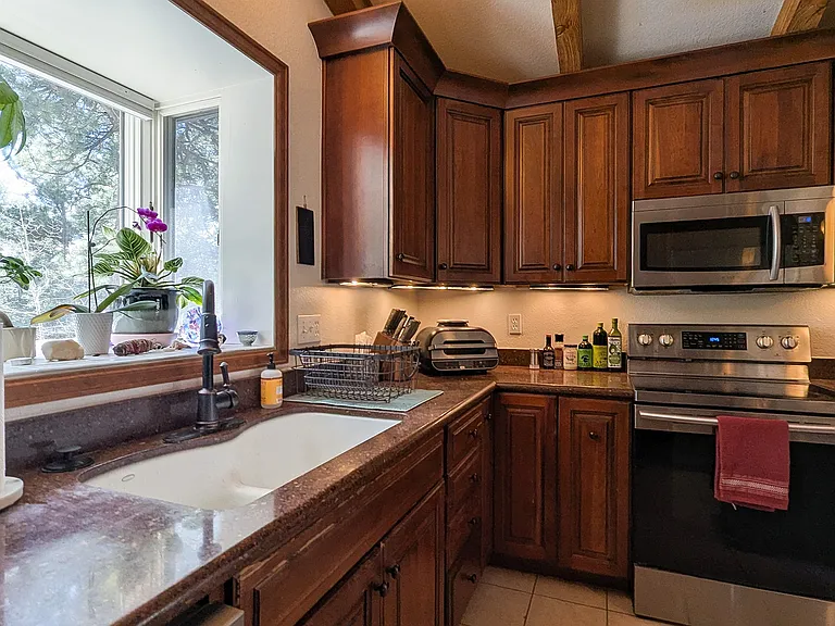 842 Lakeshore Dr — Photo 13