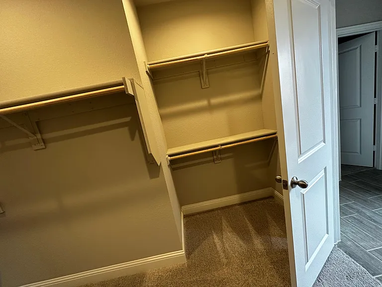 454 Oliver Ct — Photo 12