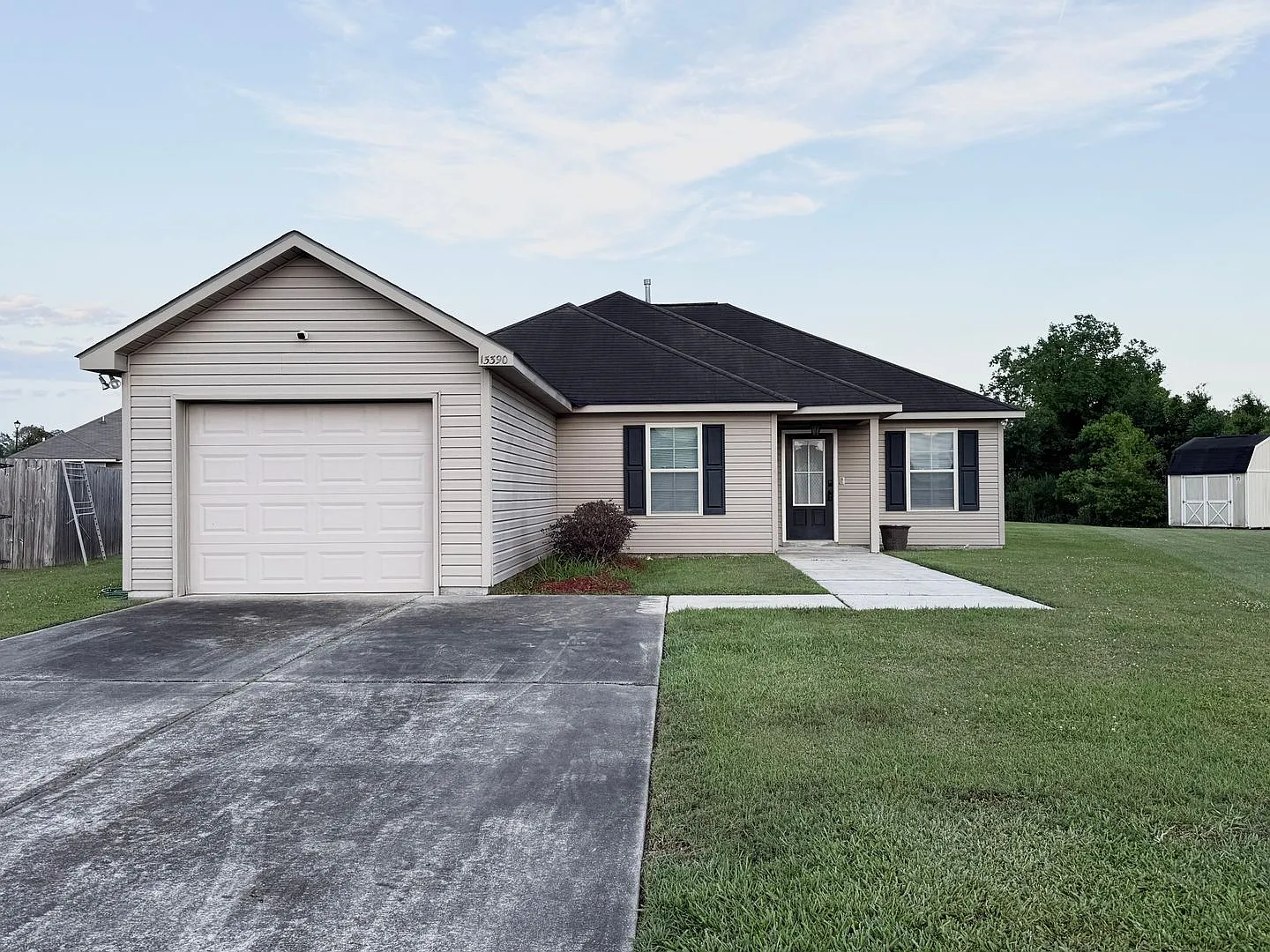 Beautiful 3 Bedroom Home In Prairieville — Photo 2