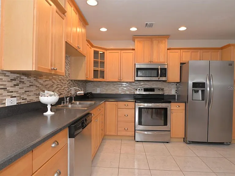 300 E Maine Ave — Photo 21