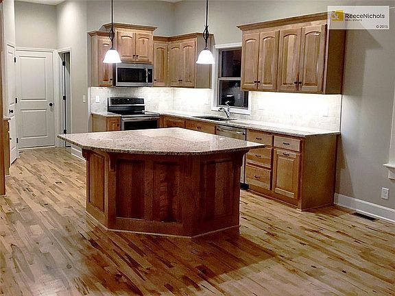 Oversized Island to enjoy your morning coffee