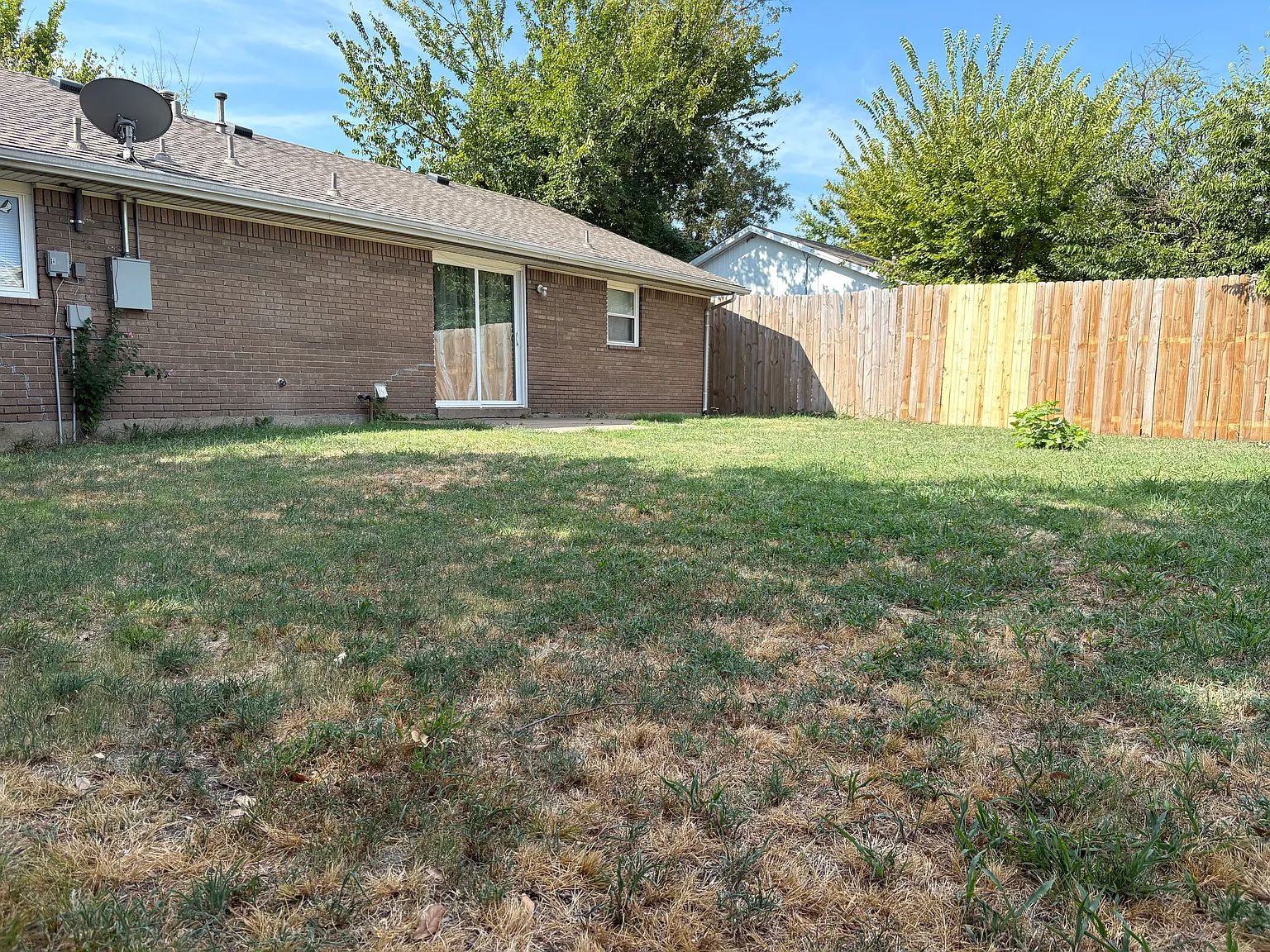 3 bed, 1.5 bath, 1158 sqft, $1,230 — Photo 2
