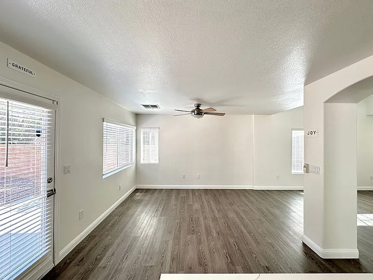 11028 Meadow Leaf Ave — Photo 4