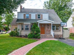 694 W Englewood Ave, Teaneck, NJ 07666