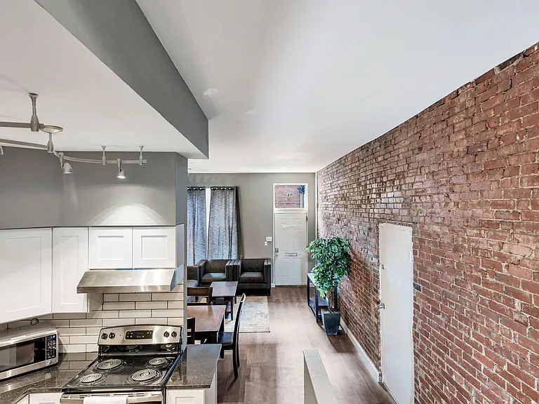 715 Barton St #715 — Photo 13
