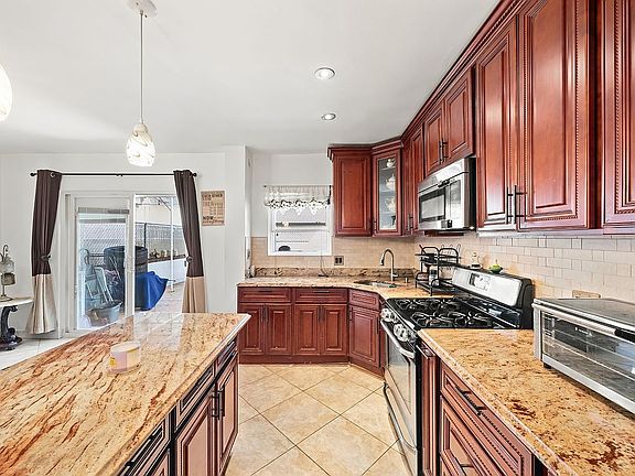5th image of 3063 37th St