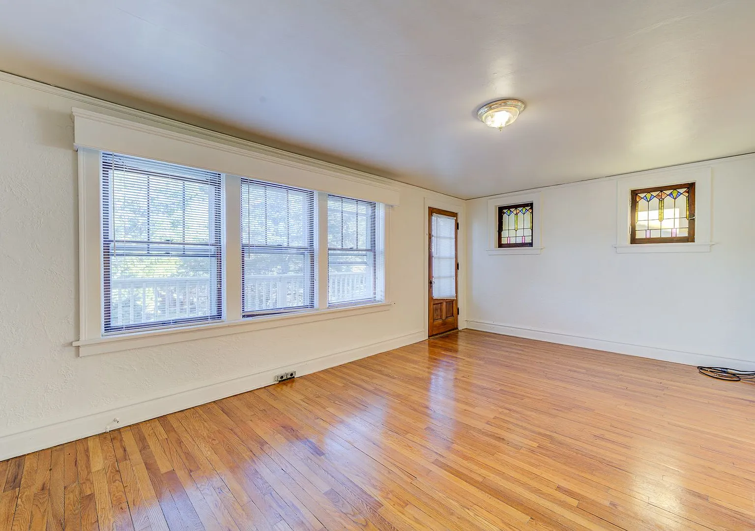 (423) 6922 Plateau Ave — Photo 3