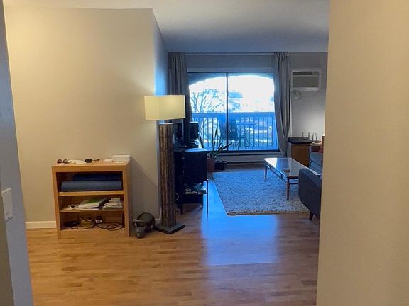 3rd image of 2610 Garfield Ave APT 312