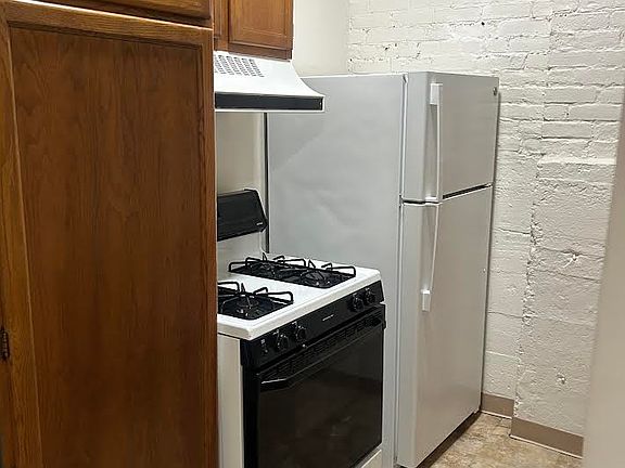 5th image of 417 Church St #106