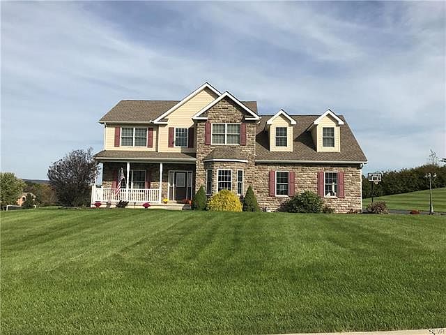 1st image of 832 Krystal Ln